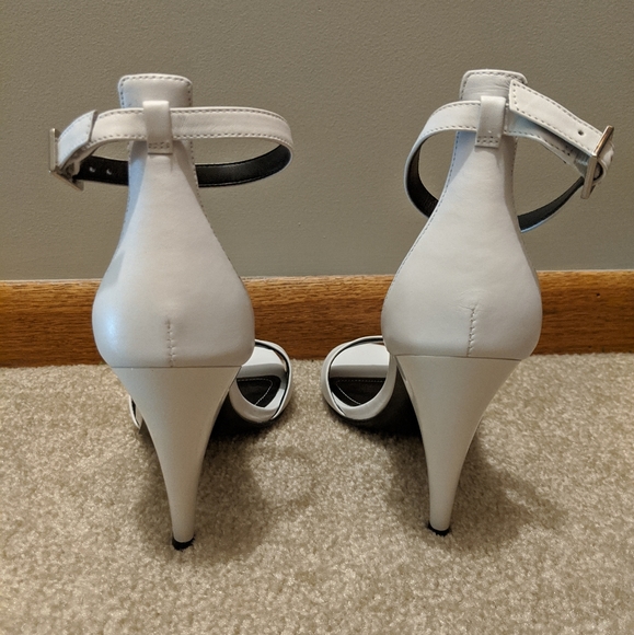 Kendall + Kylie sandals - Picture 3 of 5